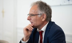 Finanzminister Markus Marterbauer (60) sorgte wegen einem Posting kurz nach dem Tod von Didi ...
