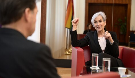 Ministerin Anna Sporrer im Gespräch mit Rainer Nowak.  (Bild: Imre Antal)