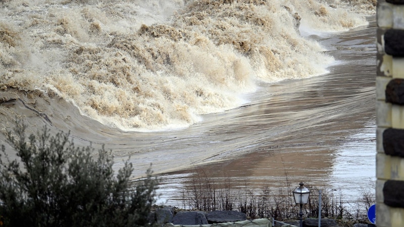 Der Fluss Arno erreichte in Pisa bereits einen Pegel von fünf Metern. (Bild: CLAUDIO GIOVANNINI)