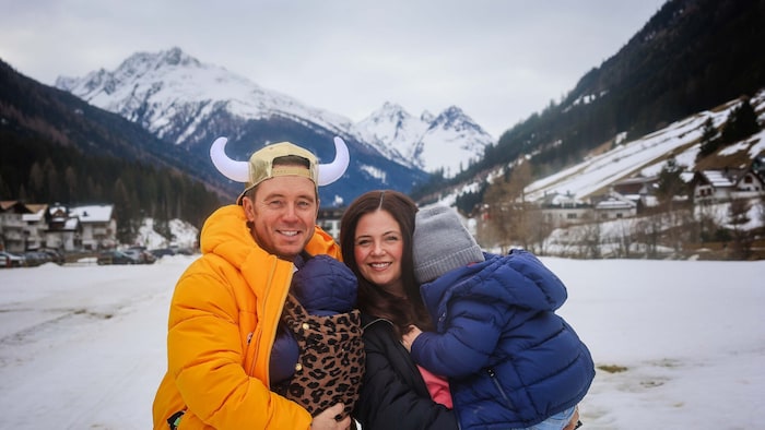 Die Familie überall dabei: Hier mit Ehefrau Emily und den Kindern. 