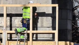 Mittels Rot-Weiß-Rot-Karte können ausländische Fachkräfte in Österreich arbeiten.