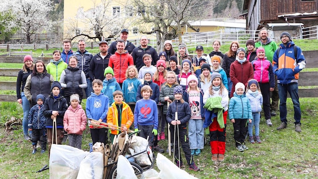 Many volunteers, whether from schools or other organizations, help with the "Do-It-Day" every year (Bild: AWVO)