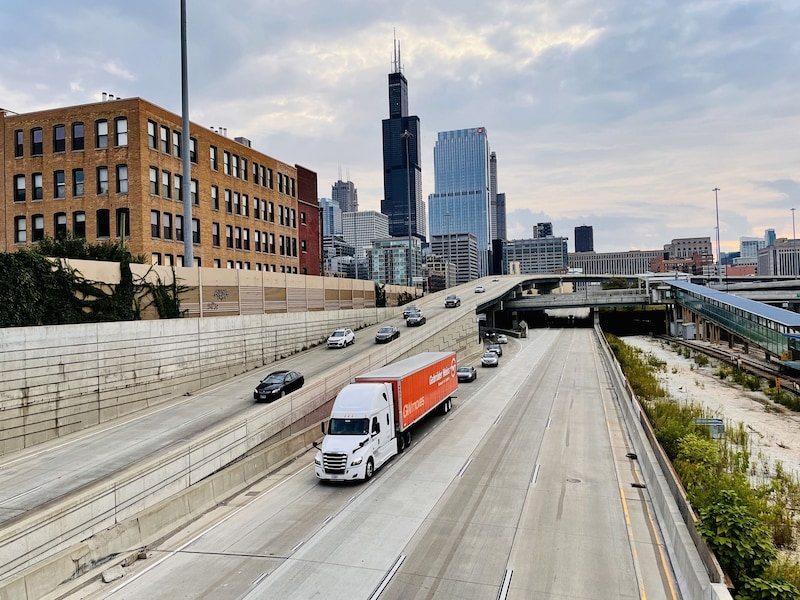 In den USA ist das Unternehmen mit typischen Trucks auch zwischen den Bundesstaaten unterwegs. (Bild: Gebrüder Weiss)