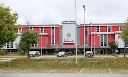 Neue Geschäfte und Indoor-Spielplatz sollen in das leer stehende Kika-Gebäude kommen.
