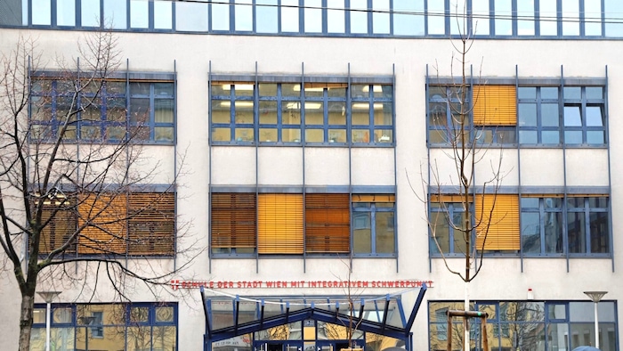 In Hernals sind zwei Schulen – für körperlich behinderte Kinder und sprachgestörte Kinder – ...