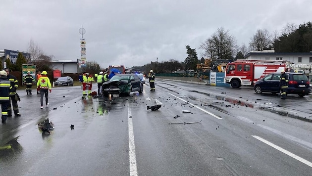 Insgesamt waren rund 40 Helfer vor Ort. (Bild: Freiwillige Feuerwehr Grafenstein)