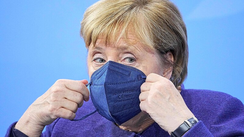 Cover-up allegations against former Chancellor Angela Merkel (Bild: APA/AFP/MICHAEL KAPPELER)