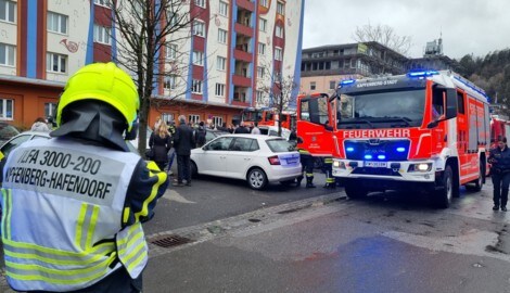 Ein Großaufgebot der Feuerwehr stand in Kapfenberg im Einsatz. (Bild: BFV BM)