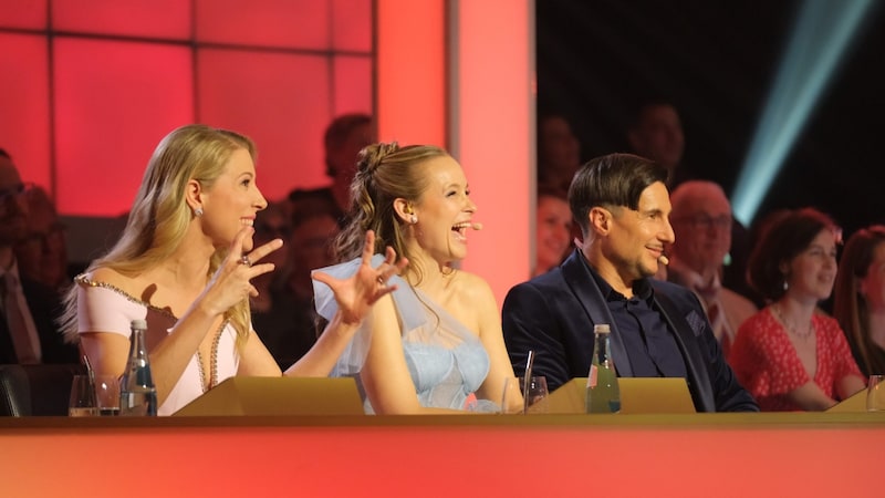 Und die Jury bekam von Missy May Verstärkung. (Bild: ORF/Hans Leitner)