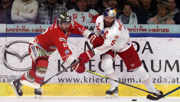 Kapitän Raffl (re.) und die Eisbullen kreuzen wie im Vorjahr im Semifinale mit Bozen die Schläger.  (Bild: Tröster Andreas)