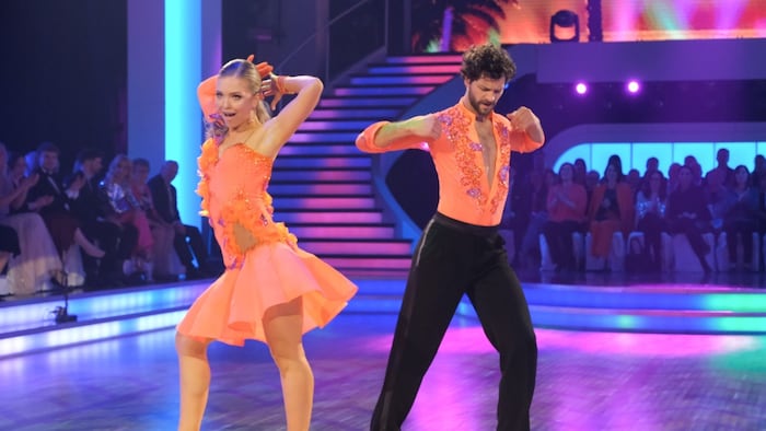 Aaron Karl tanzte einen Samba mit Profi-Partnerin Katya Mizera.
