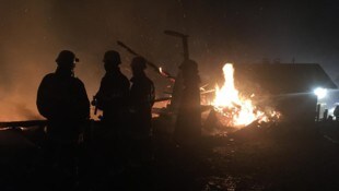 Zwischen 150 und 200 Florianis von sieben Wehren standen in Winklern im Einsatz. (Bild: FF Winklern)