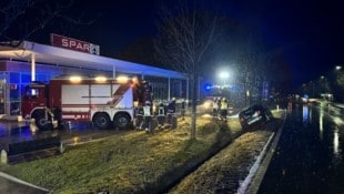 Die Feuerwehr konnte das Fahrzeug rasch bergen. 