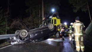 Der Pkw des 18-Jährigen landete auf dem Dach