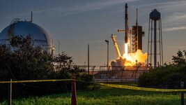 Der Start der „Crew Dragon“-Kapsel in Cape Canaveral (Bild: BRANDON BELL)
