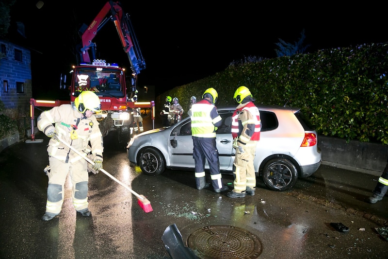 Die Kameraden der Feuerwehr Rankweil bei den Aufräumarbeiten.  (Bild: Mathis Fotografie)