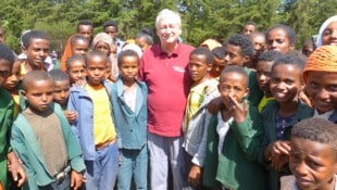 Peter Krasser bei der Eröffnung der Ginchi Schule im Dezember 2024 (Bild: Schwarz-Herda)