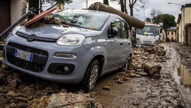 Storms in the popular Italian region of Tuscany: some communities are cut off from the outside world after landslides. (Bild: FEDERICO SCOPPA)