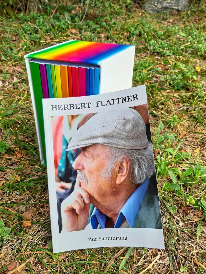 Herbert Flattner: Bücherbox kredenzt einen Teil seines Lebenswerkes. (Bild: Kogler Christina Natascha)