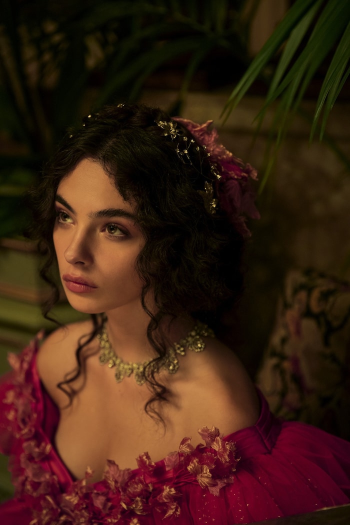Deva Cassel ist in der Netflix-Serie „Der Leopard“ in ihrer ersten großen Rolle zu sehen.