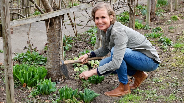 Angelika Ertl already has her hands full in the garden.