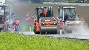 Auf mehreren Landesstraßen kommt es zu Sanierungen. (Bild: Spitzbart Wolfgang)