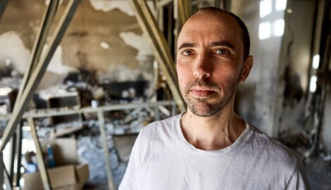Der Österreicher Tal Shoham wurde beim Überfall der islamistischen Terrororganisation auf Israel verschleppt und knapp eineinhalb Jahre gefangen gehalten, bedroht, gedemütigt. Der „Krone“ erzählte er in Tel Aviv von seiner schrecklichen Geiselhaft. (Bild: photonews.at/Georges Schneider)