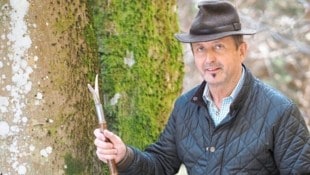 Waldhüter Gerhard Blabensteiner kennt alle mystischen Plätze und ihre Geheimnisse  im grünen ...