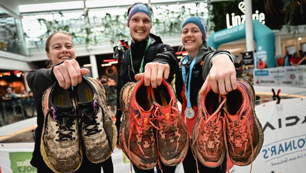 Even the starters' shoes were covered in mud after the Danube Trail final. (Bild: Wenzel Markus)