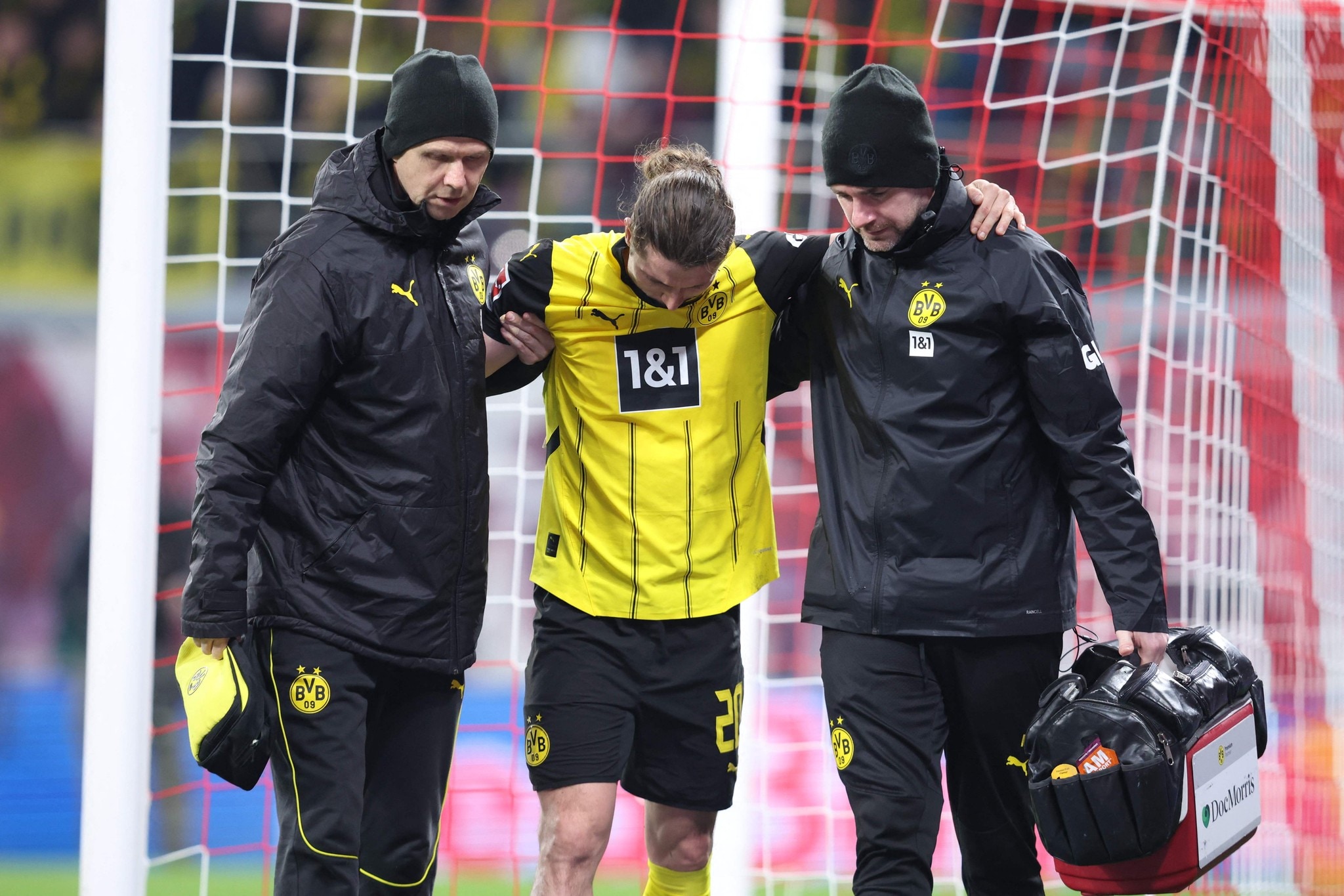 Tränen-Drama - Sabitzer nach Duell mit ÖFB-Kumpel verletzt raus | krone.at