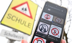 Mittels Bundesverordnung wurden Handys in Pflichtschulen weitgehend aus Klassen verbannt.