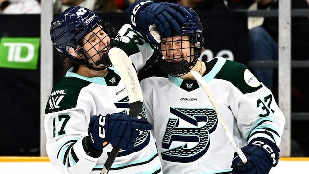 Theresa Schafzahl (re.) traf im Österreicherinnen-Duell.  (Bild: AP/Justin Tang)