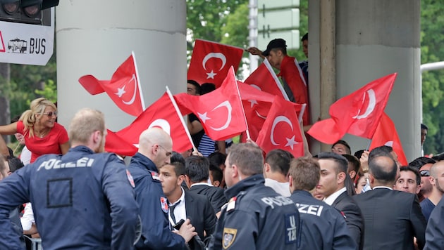 Über Vereine erreicht Propaganda aus der Türkei viele türkisch-stämmige Menschen auch in Oberösterreich, fürchtet die ÖVP. (Bild: Groh Klemens)