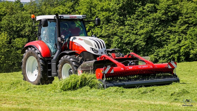 Einen neuen Traktor wollte sich Steirer im Bezirk Zwettl ergaunern. Jetzt klickten jedoch die Handschellen. (Symbolbild) (Bild: MITJA KOSI)