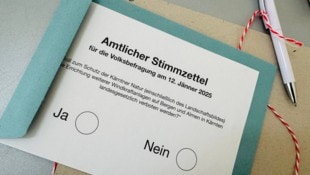 Der Stimmzettel für die Volksbefragung am 12. Jänner 2025 mit der umstrittenen Fragestellung.