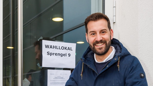 Simon Tschann hat gut lachen, er muss sich diesmal keiner Stichwahl stellen. (Bild: APA/Bernd Hofmeister / APA / picturedesk.com)