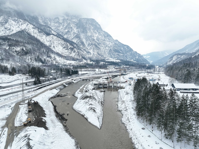 In Stegenwald wird gerade ein weiteres Wasserkraftwerk an der Salzach errichtet.