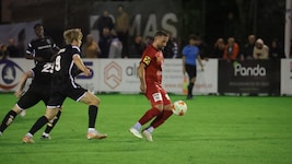 Sandro Djuric (re.) traf per Elfer.