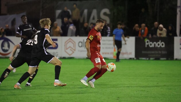 Sandro Djuric (re.) traf per Elfer.