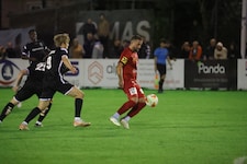 Sandro Djuric (re.) traf per Elfer.