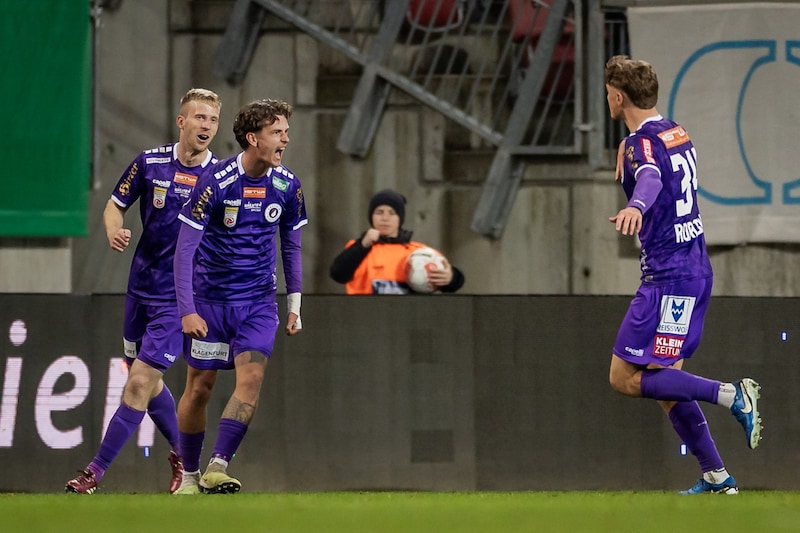 Wydra celebrates (center). (Bild: GEPA)