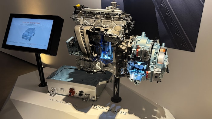 Der Hybridantrieb setzt sich zusammen aus einem 109 PS starken Vierzylinder und einem ...