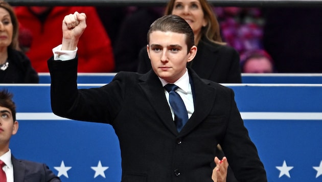 Many of the gestures of the youngest presidential scion are similar to those of his father. (Bild: APA/AFP)