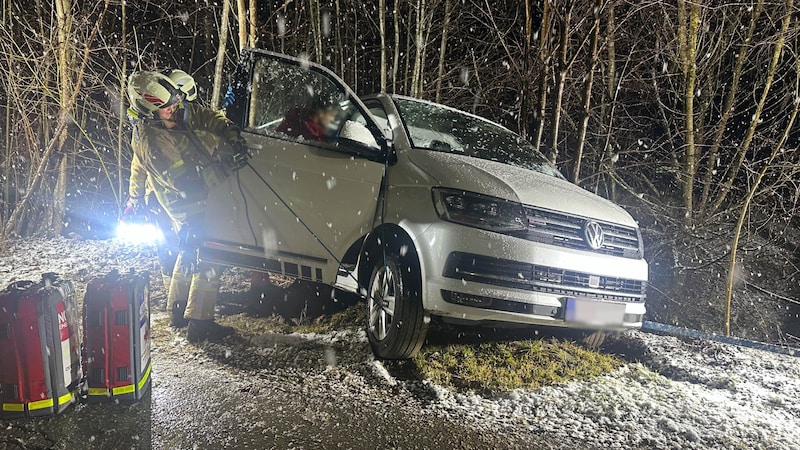 Einsatz bei Schneefall. (Bild: ZOOM Tirol)