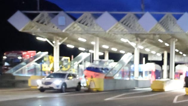 The incident occurred at the Schönberg toll booth. (Bild: Birbaumer Christof)