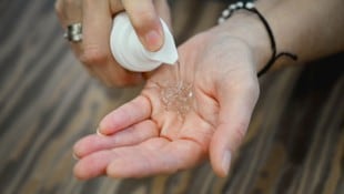 Hormongels und -spritzen können helfen, die Symptome zu bekämpfen. (Bild: Wenzel Markus)
