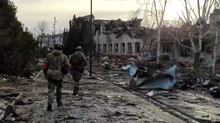 Russische Soldaten in der umkämpften russischen Stadt Sudscha (Archivbild)