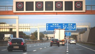Anders als in der Steiermark bleibt der Luft-Hunderter auf der A1 in Oberösterreich.  (Bild: Pressefoto Scharinger/Daniel Scharinger)