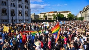 Trotz Verbots nahmen rund 200.000 Menschen an der Budapest-Pride teil.