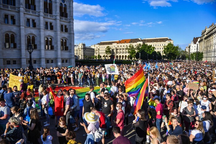 In Ungarn sind Regenbogenparaden künftig verboten.